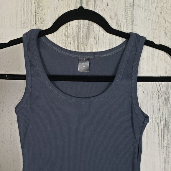NWOT Point Sportswear Dark Gray Ribbed Racerback Tank Top Women's Size Medium - Picture 3 of 9